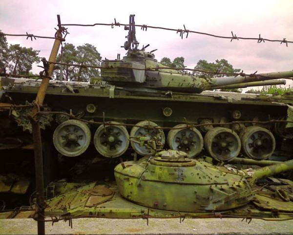 Кладбище военной техники в Киеве (22 фото)