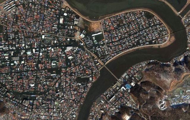 Япония до и после цунами, вид со спутника (42 фото)