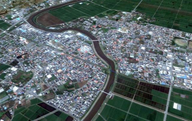 Япония до и после цунами, вид со спутника (42 фото)